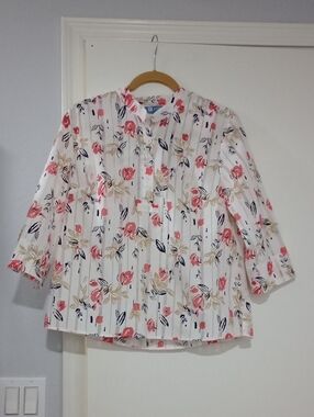 Koret White Button-Front Floral Blouse with Pink and Navy Accents